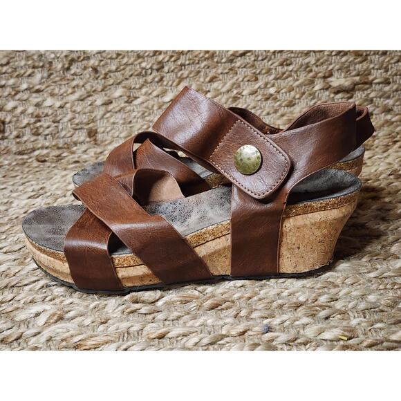 Pierre Dumas Sandals Women's Size 6 Brown Ankle Strap Cork Wedge Shoes - Picture 3 of 9
